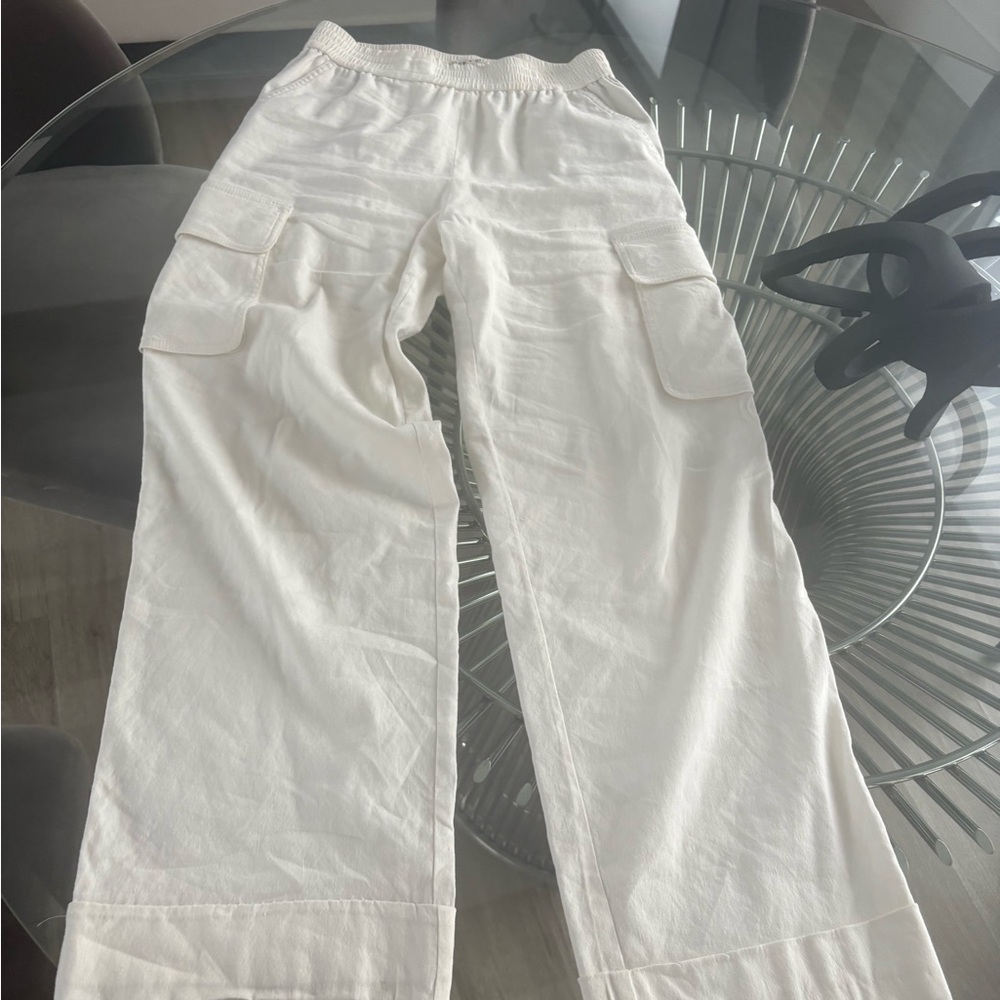 Alice & Olivia Ivory linen/viscose cargo pants. Pull on. Perfect condition!